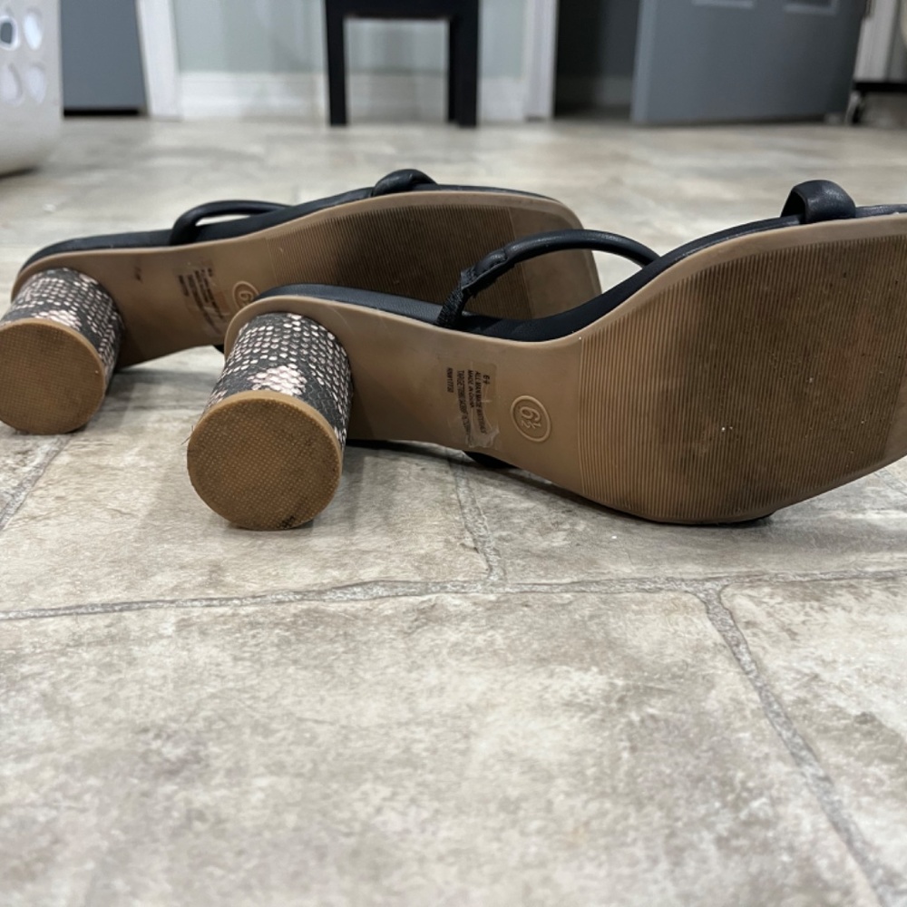 Ladies Sandals - Picture 3 of 3